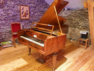 Photo du piano viennois dans un salon des Concerts intimes “Le Temps Retrouvé”